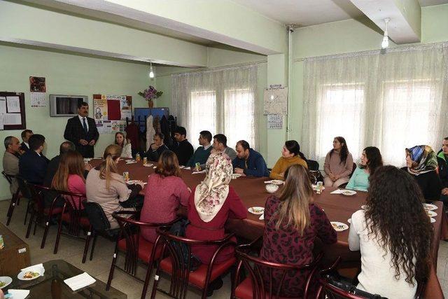 Başkan Asya, Öğretmen Ve Öğrencilerle Bir Araya Geldi