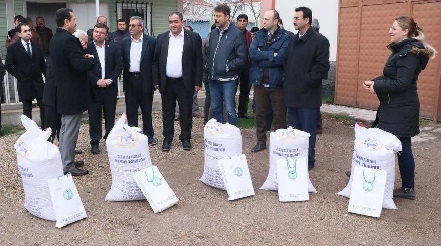 Aksaray’da 183 Çiftçiye Ücretsiz Nohut Tohumu Dağıtıldı