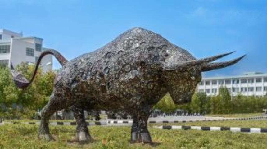 2 Tonluk Metal Boğa Sanatseverlerin İlgisini &Ccedil;ekiyor