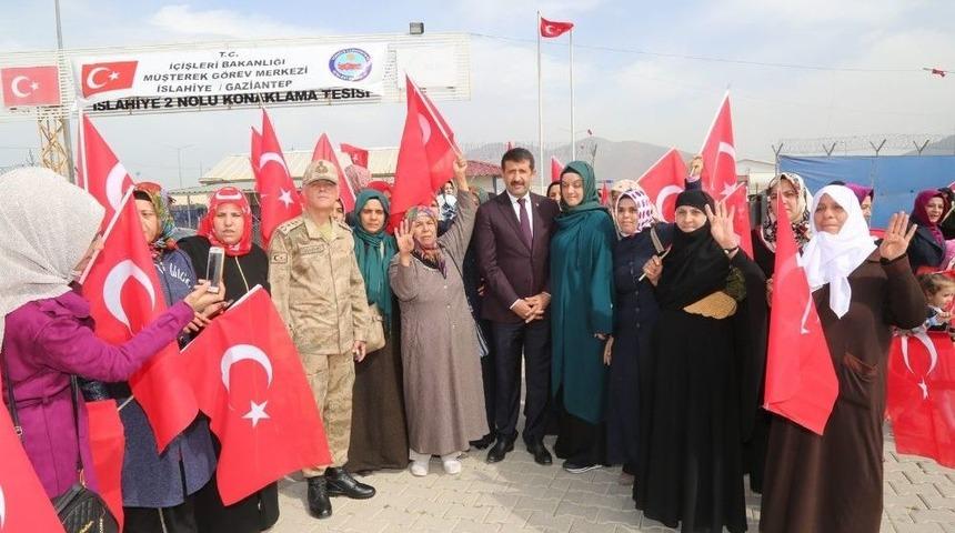 Eyyübiyeli Kadınlar Sınırda Mehmetçikle Buluştu