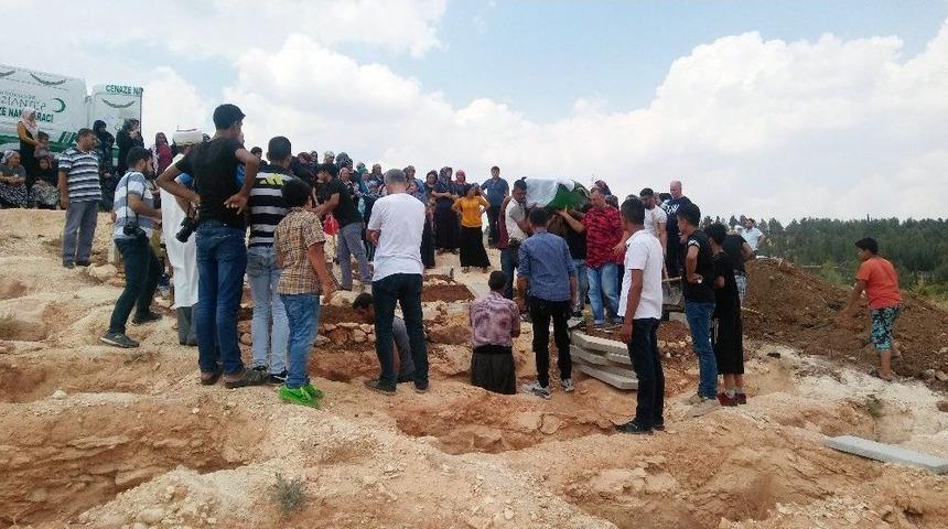 D&uuml;n &Ouml;len 7 Aylık Hamile Kadın G&ouml;zyaşlarıyla Defnedildi