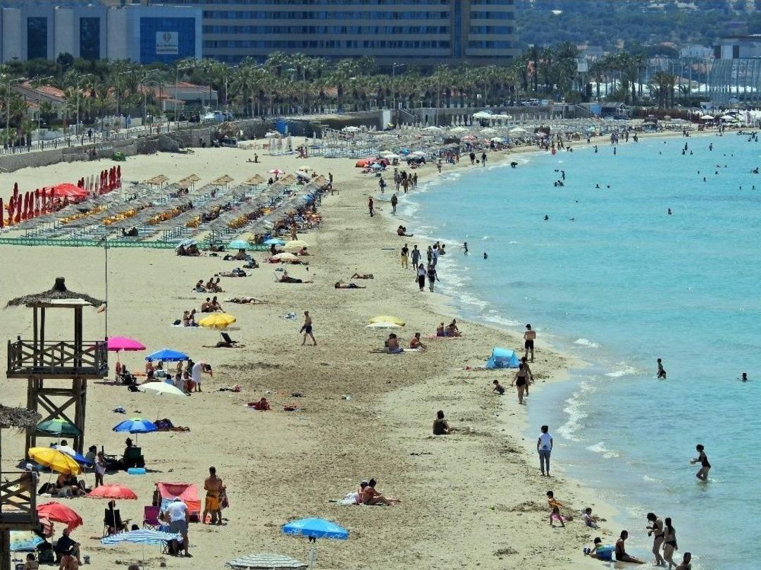 &Uuml;nl&uuml; Plaj &Ccedil;eşme Belediyesinin Oldu