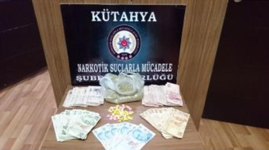 Uyuşturucu Satışı Yaparken Suçüstü Yakalanan 2 Zanlı Tutuklandı