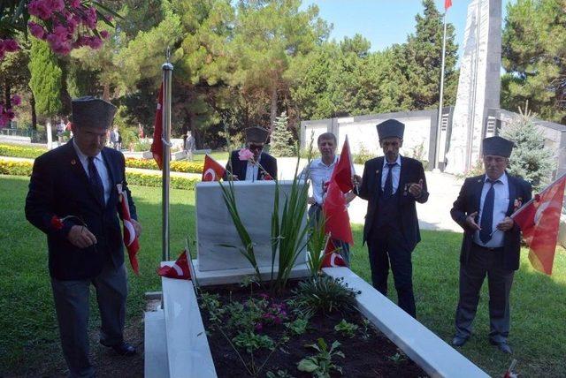 Sinop’ta Kıbrıs Barış Harekatı’nın 44. Yıl Dönümü Nedeniyle Şehitlik Ziyareti