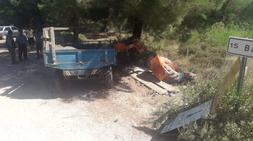 Trakt&ouml;r Şarampole U&ccedil;tu: 2 Kişi Hayatını Kaybetti, 3 Hayvan Telef Oldu