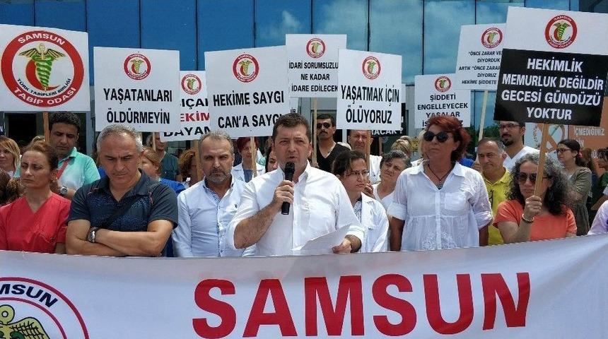 Samsun’da Sağlıkçılar, Sağlıkta Şiddete Tepki İçin Eylem Yaptı
