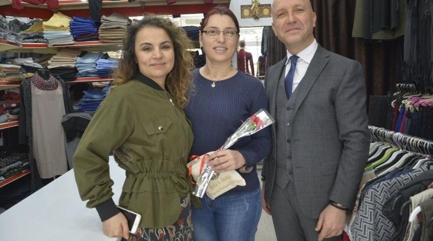 Başkan &Ouml;zbaş, 800 Kadını Sinema Etkinliğinde Buluşturdu