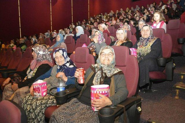 Başkan Özbaş, 800 Kadını Sinema Etkinliğinde Buluşturdu