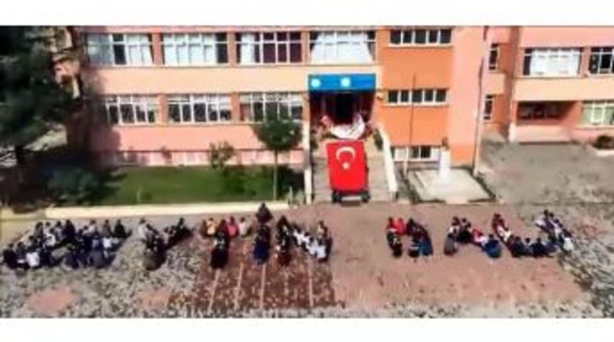 &Ouml;ğrencilerden Afrin&rsquo;deki Mehmet&ccedil;iğe Videolu Destek