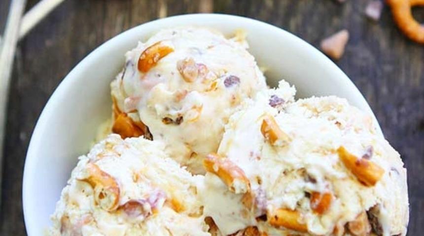 Karamelli ve Krakerli Dondurma