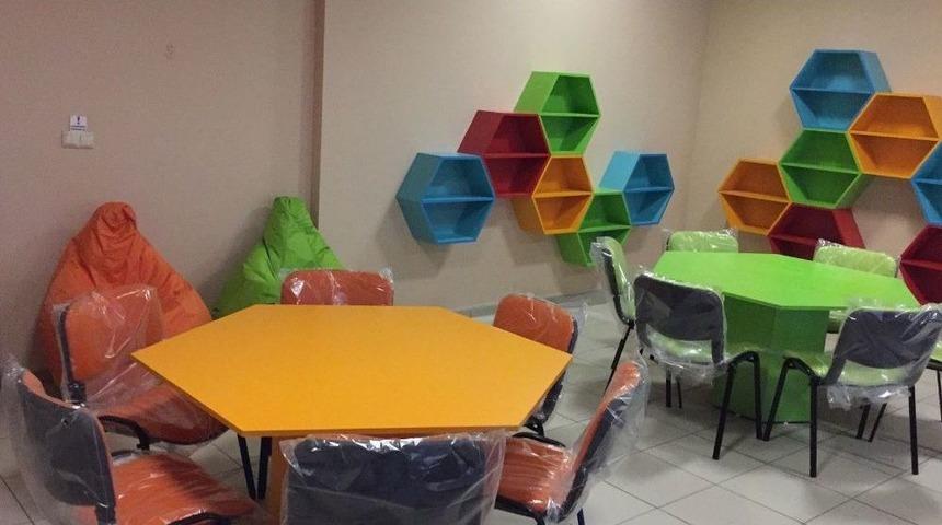 Mehmet&ccedil;ik İlkokulu&rsquo;na İzmit Belediyesi&rsquo;nden K&uuml;t&uuml;phane