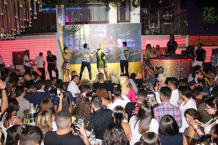 Tatilciler Demet Akalın Konserine Akın Etti G3