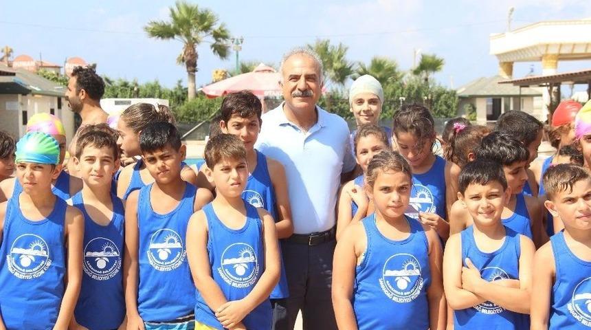 Samandağ’da 800 Çocuğa Yüzme Kursu