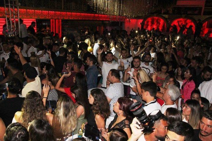 Tatilciler Demet Akalın Konserine Akın Etti G5