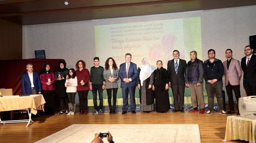 &lsquo;tek Dişi Kalmış Teknoloji&rsquo; Oyunu Sergilendi