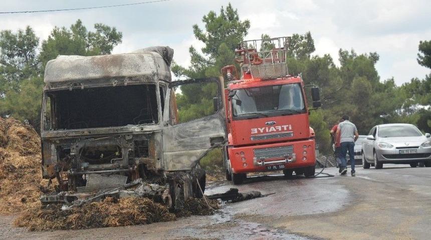 &Ccedil;anakkale&rsquo;de Saman Y&uuml;kl&uuml; Tır Yandı