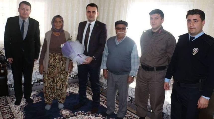 Altıntaş Protokol&uuml;, Şehit Ailelerini Ziyaret Etti