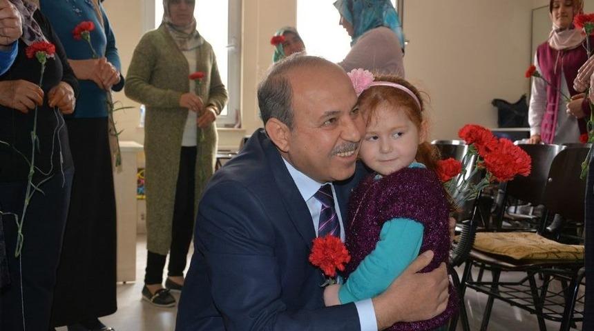 Kılı&ccedil; Karanfil Dağıttı