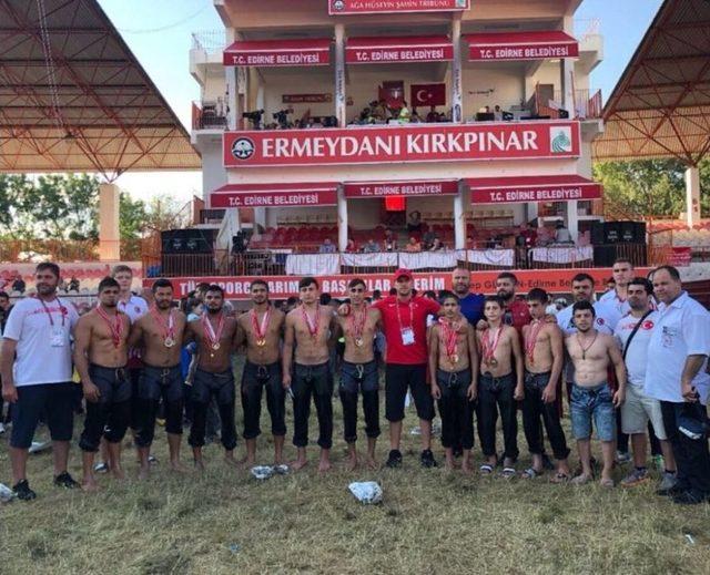 T&uuml;rel, Antalyalı Pehlivanları Kutladı 1