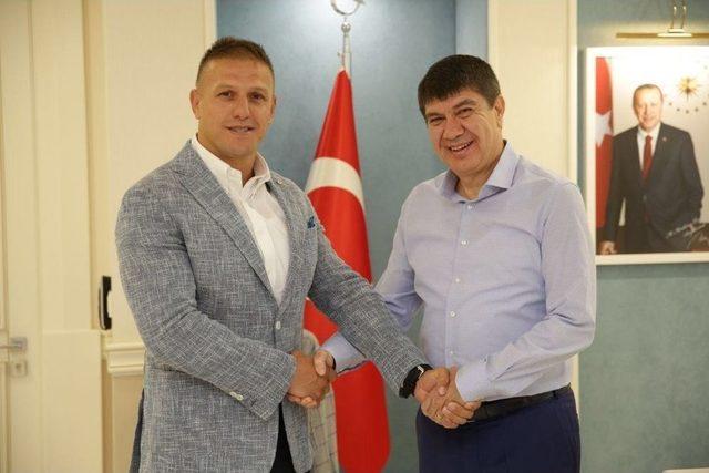 T&uuml;rel, Antalyalı Pehlivanları Kutladı 2