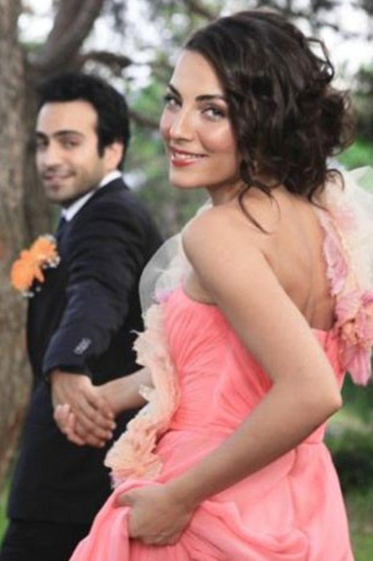 Güzel oyuncu nişanlandı G1