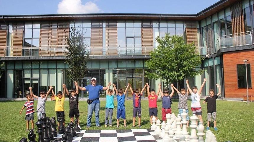 Satran&ccedil; Kul&uuml;b&uuml; &Ouml;ğrencileri, Sgm Bah&ccedil;esinde Yarıştı