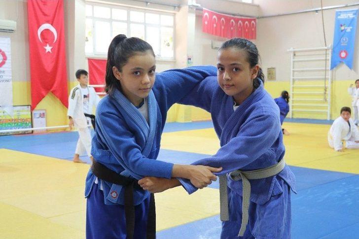 Emanet Judogiyle Maça Çıkıp Önce Türkiye Ardından Balkan Şampiyonu Oldular G3