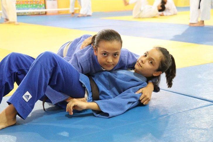 Emanet Judogiyle Maça Çıkıp Önce Türkiye Ardından Balkan Şampiyonu Oldular G5