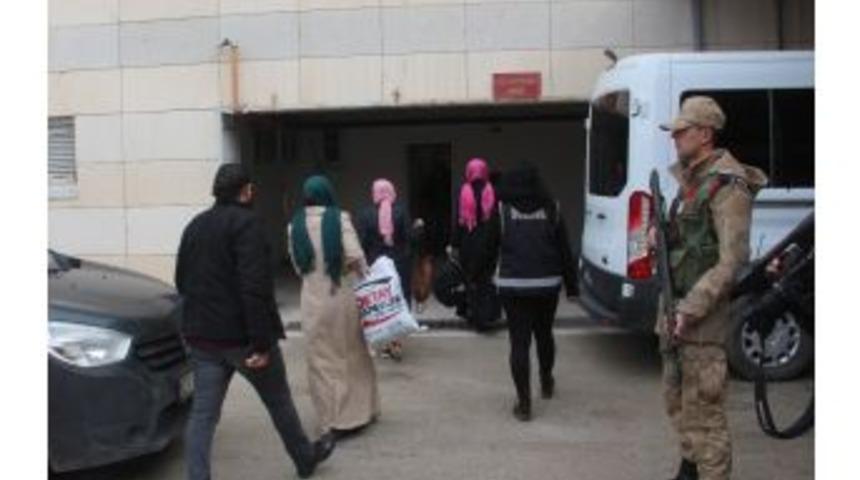 Elazığ’daki Fetö Zanlıları Adliyeye Sevk Edildi