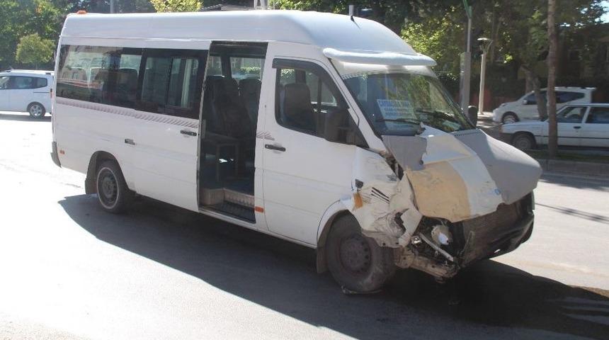 Elazığ&rsquo;da Trafik Kazası: 3 Yaralı