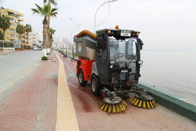 Temizlik İşçisi Üniversiteli Kadın, Mezitli’nin Gülümseyen Yüzü Oldu