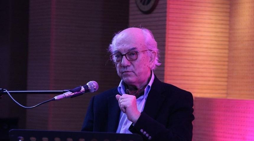 Prof. Dr. Mutlu Torun: "m&uuml;zik Zaman İ&ccedil;erisinde Yaşar"