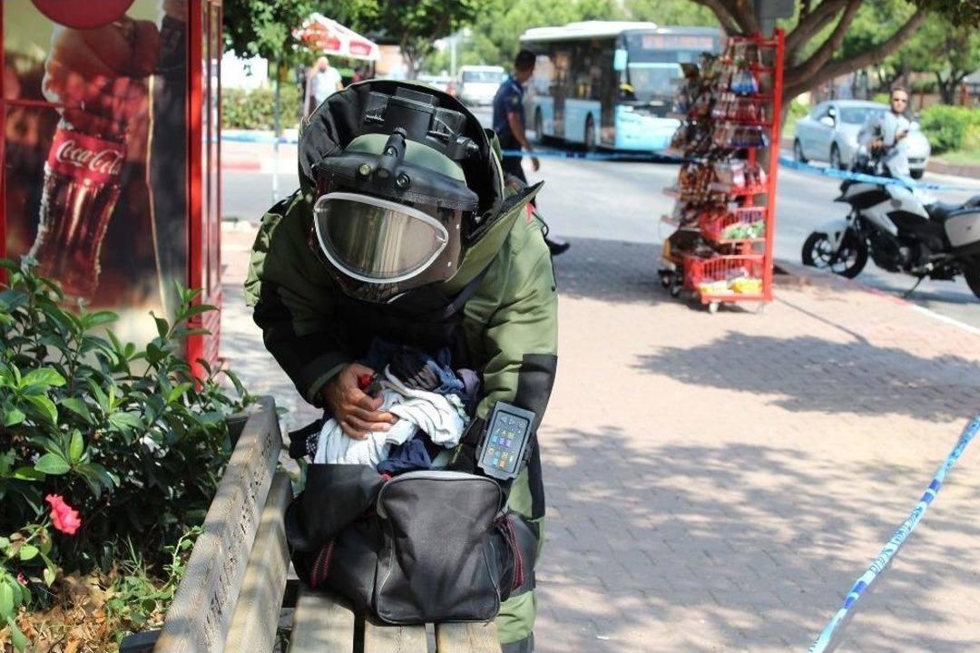 Antalya&rsquo;da Ş&uuml;pheli &Ccedil;anta Alarmı