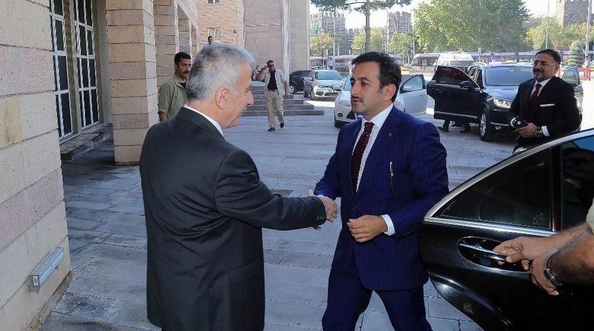 Bakan Yardımcısı Aksu: &ldquo;&ouml;zet Sekt&ouml;r Mantığıyla Liyakata Dayalı &Ccedil;alışma Y&uuml;r&uuml;teceğiz&rdquo;