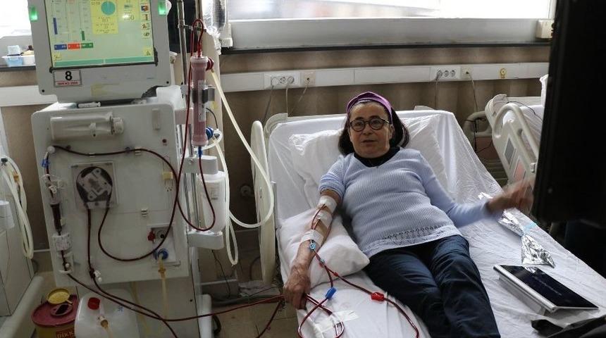 Tek Başına Hayat M&uuml;cadelesi Veriyor, 17 Yıldır Diyalize Giriyor