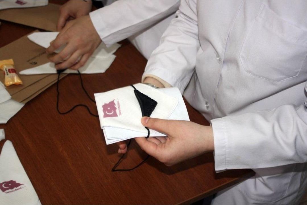 &Ouml;ğrenciler Mehmet&ccedil;iğe Mektup Yazdı, Cevşen G&ouml;nderdi