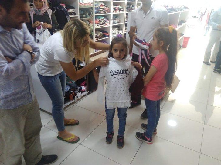 Vali Deniz’den Şehit Ve Gazi Çocuklarına Bayramlık Kıyafet G4