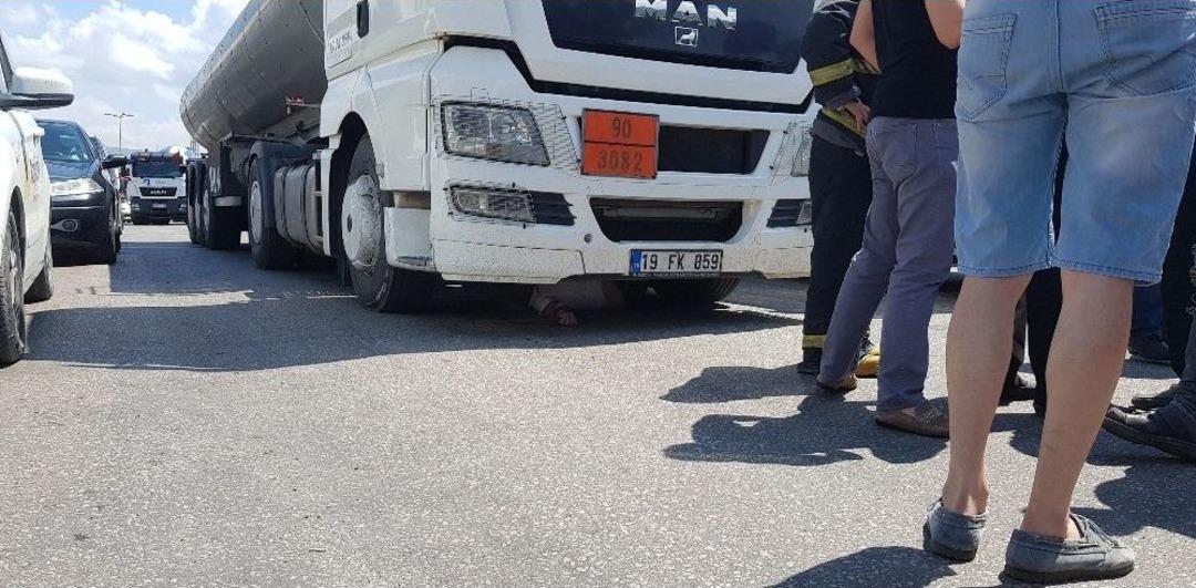 Tırın Altında Kalan Yaşlı Adam &Ouml;ld&uuml;