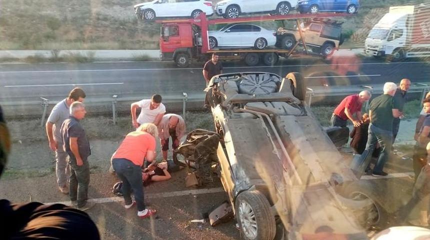 Şarampole Devrilen Otomobil Ters D&ouml;nd&uuml;: 1 &Ouml;l&uuml;, 4 Yaralı