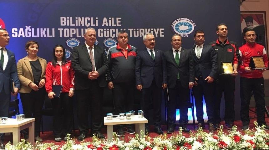 Milli Halterciden Başkan Alıcık&rsquo;a Teşekk&uuml;r