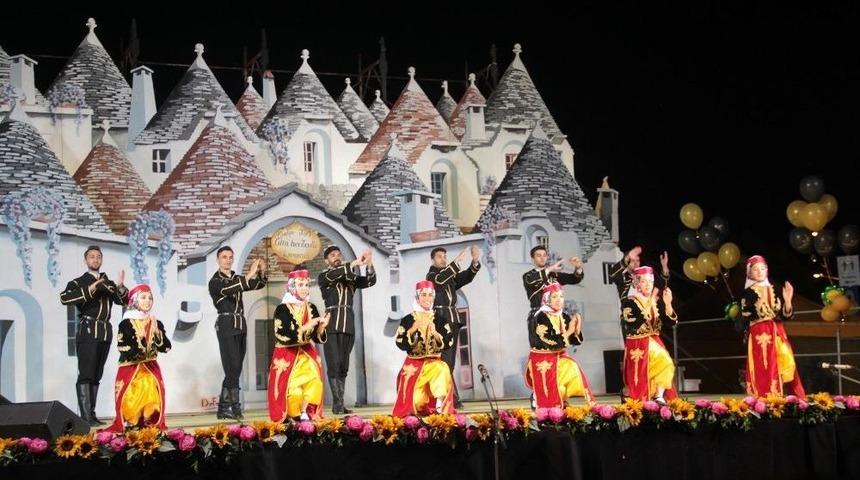 Halk Dansları Topluluğu&rsquo;na En İyi Grup &Ouml;d&uuml;l&uuml;