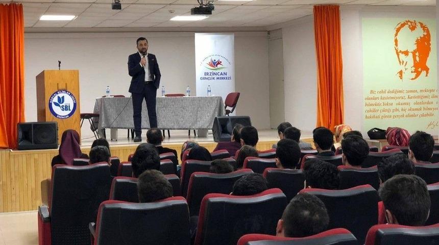 Aktürk Gençlere Avukatlık Mesleğini Anlatıyor