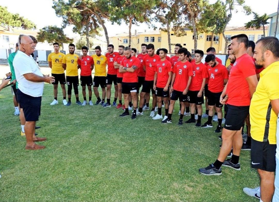 &Ccedil;eşme Belediyespor Top Başı Yaptı