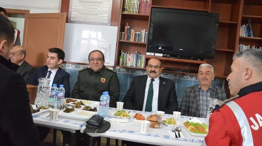 Kargılı Kadınlar Mehmet&ccedil;ik İ&ccedil;in Mutfağa Girdi