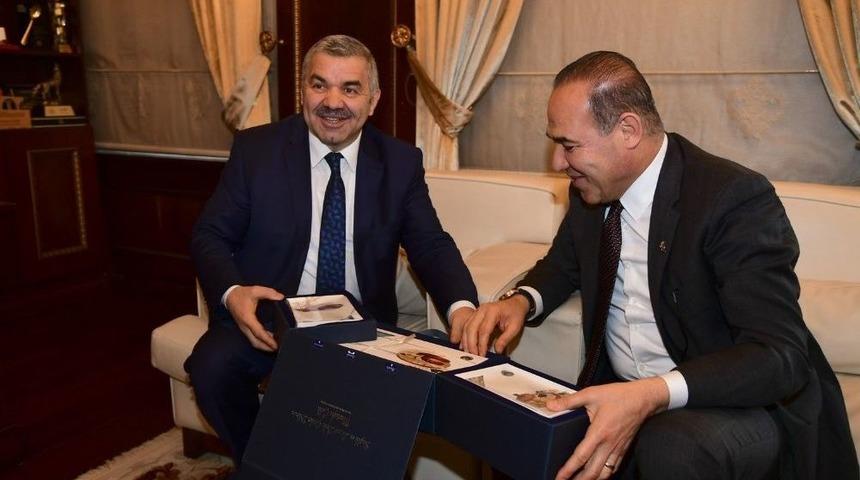 Kayseri B&uuml;y&uuml;kşehir Belediye Başkanı &Ccedil;elik&rsquo;ten Adana&rsquo;ya &Ouml;vg&uuml;: