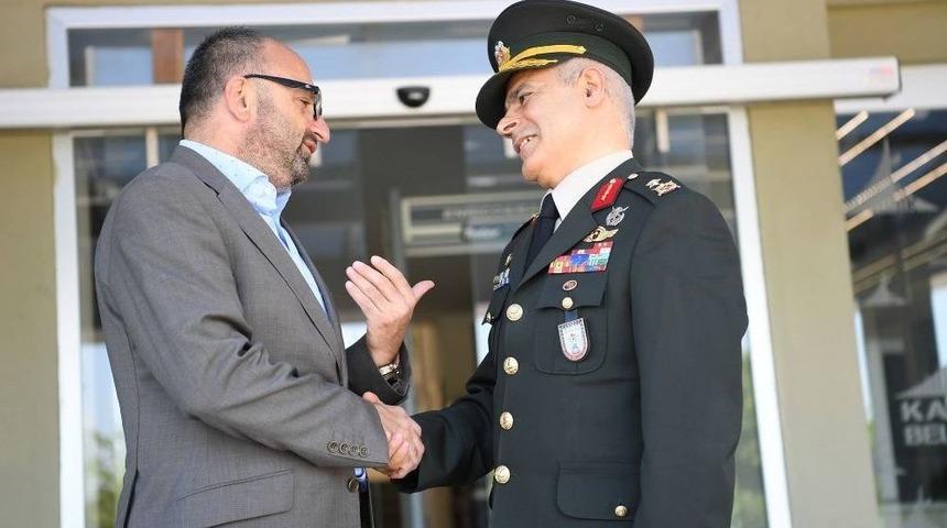 Edok Komutanı Dalkıran&rsquo;dan &Uuml;z&uuml;lmez&rsquo;e Emeklilik Ziyareti