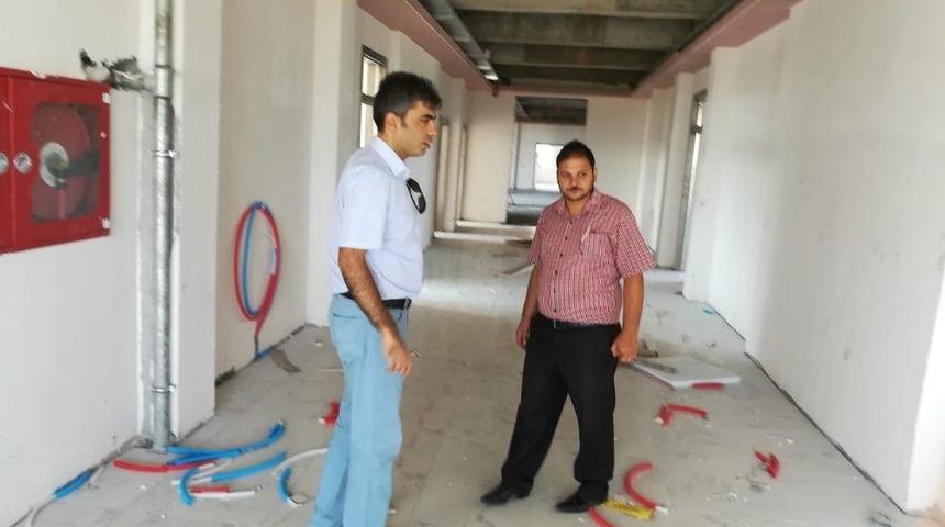 Müdür Çatkılı 15 Temmuz Mesleki Ve Teknik Anadolu Lisesi Binasında İncelemede Bulundu