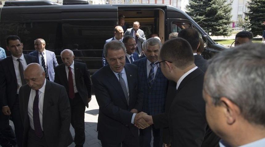 Milli Savunma Bakanı Akar Büyükşehir’de