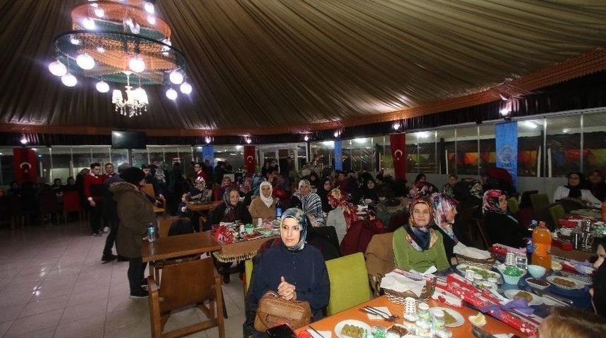 Akyazı&rsquo;da D&uuml;nya Kadınlar G&uuml;n&uuml;ne Yoğun Katılım