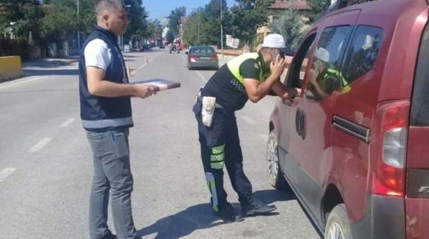 Sürücüler Ceza Yazmak Yerine Çikolata İkram Edildi